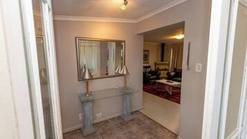 House, 3 Bedrooms, Accessible, Garden View | Interior