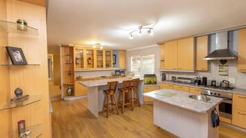 House, 3 Bedrooms, Accessible, Garden View | Interior