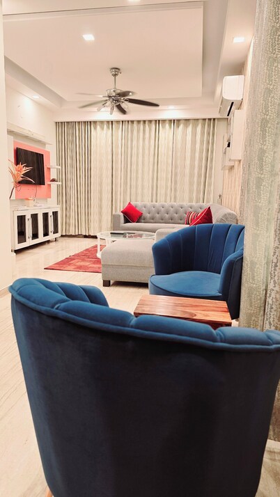 Check-In to the Center of the City".
Your Urban Sanctuary: Centrally Located
