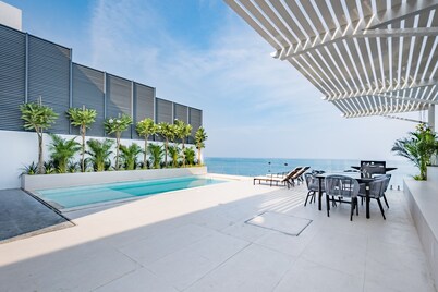 Elegant 4BR Villa with Assistant Room in Al Dana Island, Sharm, Fujairah