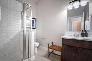 Douche, serviettes fournies