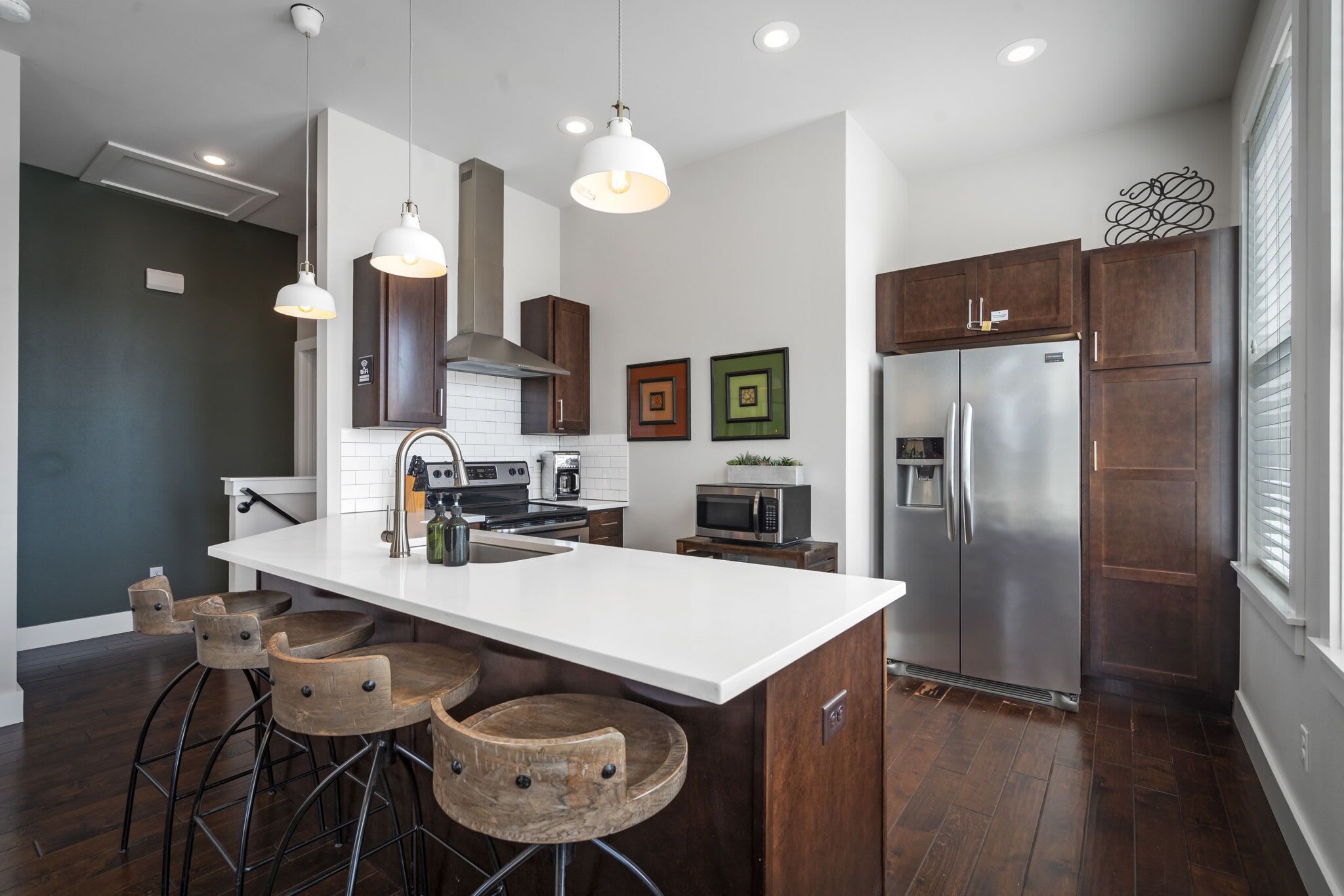 Refrigerador, microondas, horno y parrilla de estufa 