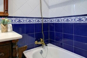 Dusj, hårføner, bidé og håndklær