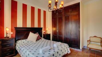 3 slaapkamers, een strijkplank/strijkijzer, reisbedje, wifi