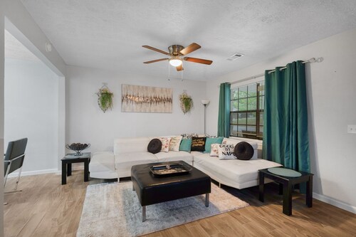 Family-friendly 3br Oasis In Powder Springs 3 Bedroom Home