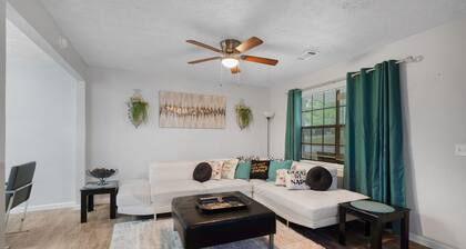 Family-friendly 3br Oasis In Powder Springs 3 Bedroom Home