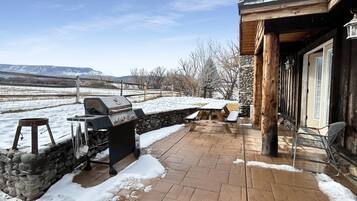Cabin, 2 Bedrooms | Outdoor dining