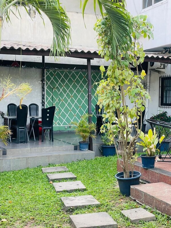 Unclassified image, 1 of 16, button - HOTEL ST JEAN (Cotonou)