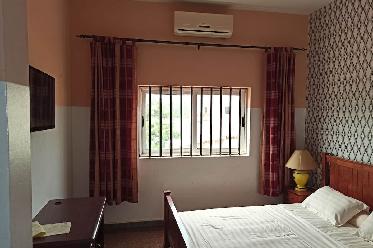 Chambre Triple Classique | Literie de qualité supérieure, Wi-Fi gratuit, draps fournis