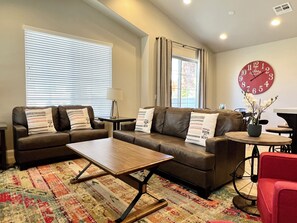 Smart TV - End Unit | Huge Pool & Hot Tub | Fast Internet | By Zion & St George | #1889 (Washington)