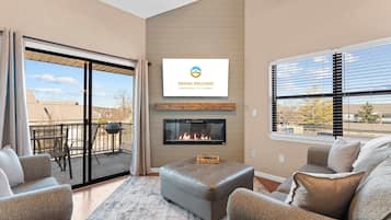 TV, fireplace