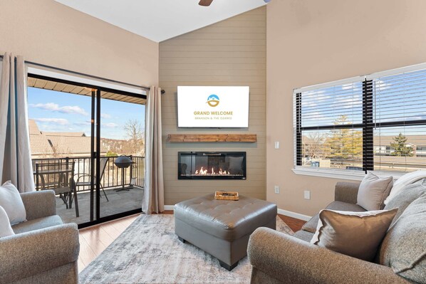 TV, fireplace - Branson Blessing – Condo for 8! (Branson)
