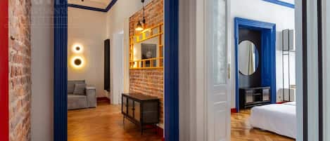 3 bedrooms, desk, iron/ironing board, internet