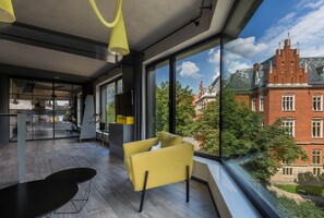 Smart TV - Apartment Modern Industrial (Kraków – Modern View of Planty Park)