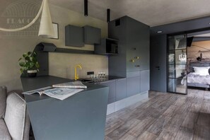 Fridge, microwave, stovetop, dishwasher