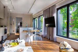 Dining - Apartment Modern Marble (Kraków – Modern View of Planty Park)