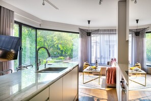 Interior - Apartment Modern Marble (Kraków – Modern View of Planty Park)