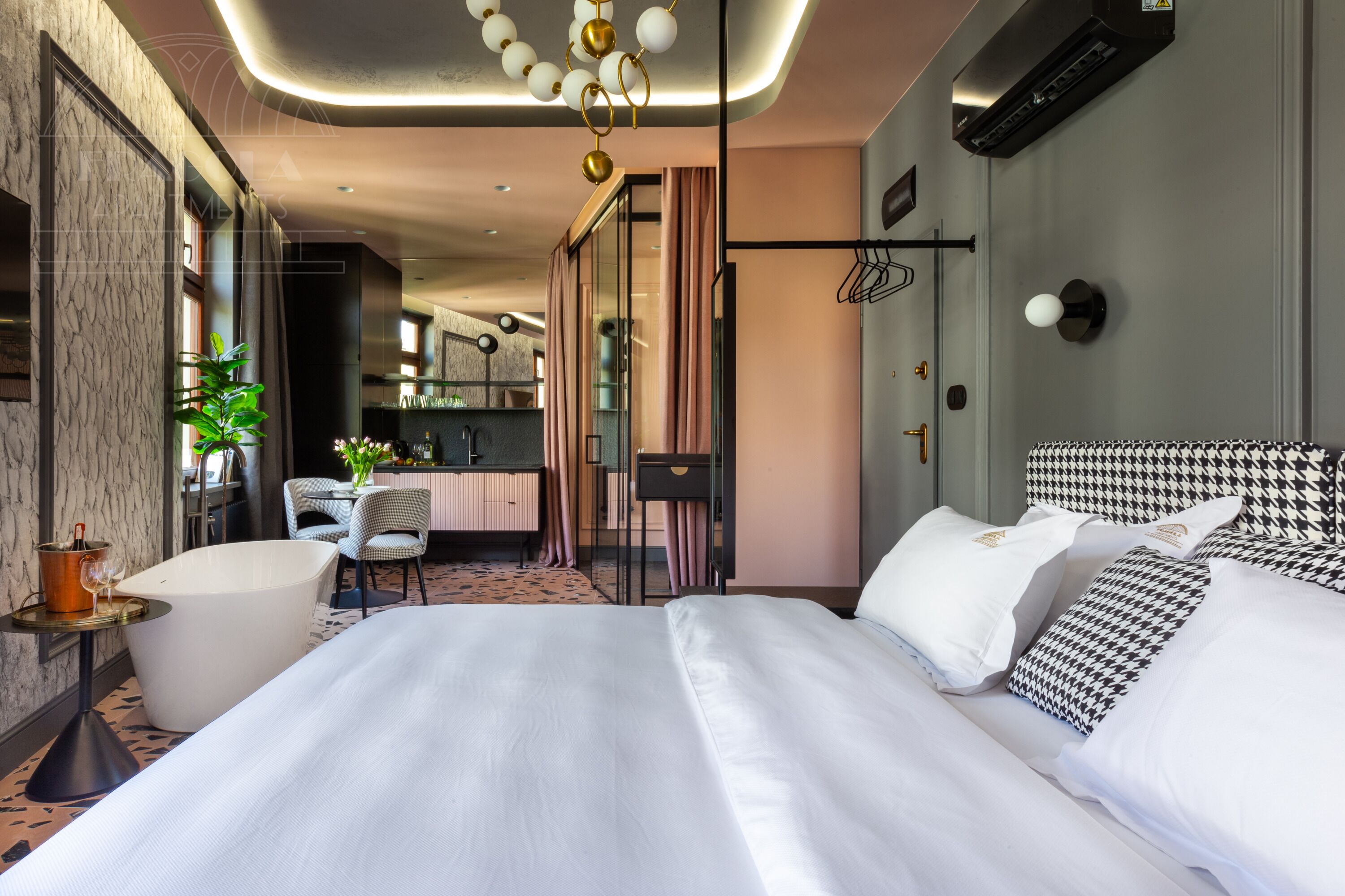 Iron/ironing board, free WiFi, bed sheets