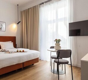Iron/ironing board, WiFi (free), bed sheets