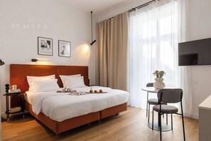 Iron/ironing board, free WiFi, bed sheets