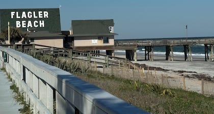 Charming 2-bedroom house with AC, WiFi in amazing Flagler Beach Close to All