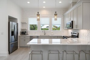 Fridge, microwave, oven, stovetop - Complimentary Low Speed Vehicle + Private Pool at Lillie's Luxury Lighthouse (Santa Rosa Beach)