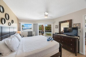2 bedrooms, iron/ironing board, free WiFi, bed sheets - Upscale Coastal Retreat|Waterviews-Resort (St. Pete Beach)