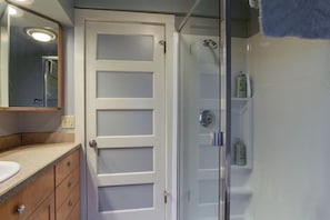 Shower, hair dryer - Bluebird Day - Aspen Getaway, a cozy 1-bedroom retreat in Bend, OR. (Bend)