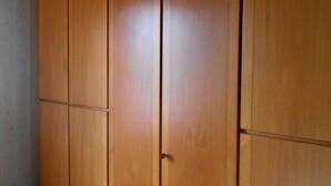 A wooden wardrobe with multiple doors and a handle. - Dependance "L Antica Locanda" (Reggio Calabria)