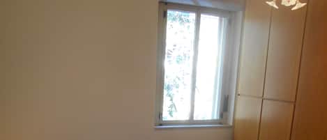 1 chambre, fer et planche Ă repasser, literie fournie