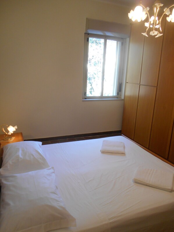 1 bedroom, iron/ironing board, bed sheets - Dependance "L Antica Locanda" (Reggio Calabria)