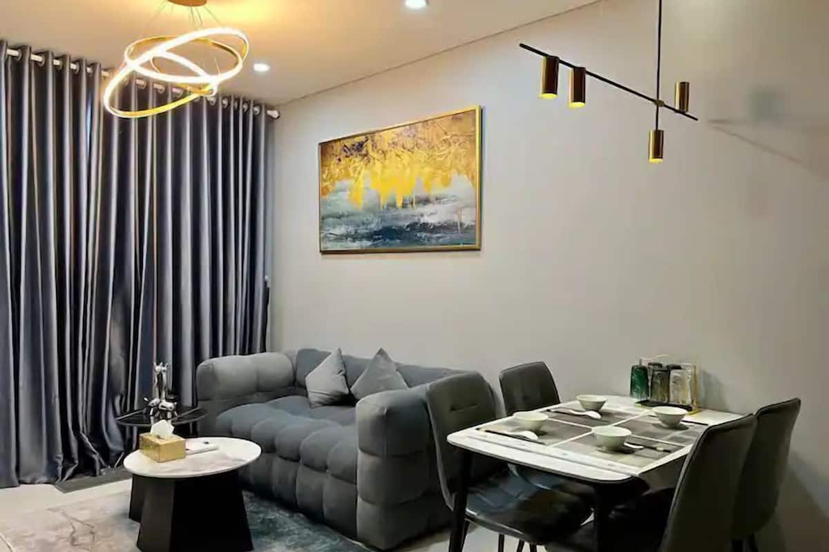 Deluxe Studio, 1 Bedroom | Living area | 35-inch LCD TV with cable channels