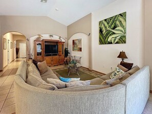 TV - Orlando Maple Escape: Private Pool, 24/7 Support! (Davenport)