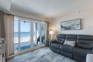 Smart TV, DVD player - Castaways 4B- Location x3! Park & Walk! New Flooring! Beach Front! OMG View! (Gulf Shores)