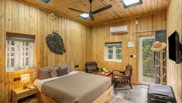 Junior Suite, Patio, Garden View | 1 bedroom, laptop workspace, free WiFi