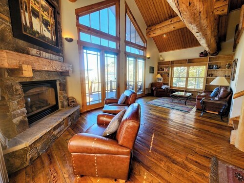 Stunning Family Retreat with Hot Tub & Breathtaking Views of the West Elks