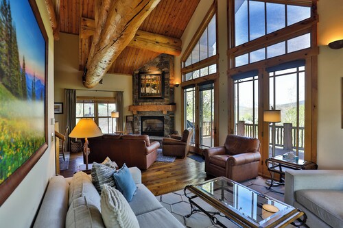 Stunning Family Retreat with Hot Tub & Breathtaking Views of the West Elks