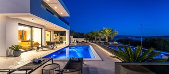 Luxury Villa Spectrum pool 32m2 sauna, sea view