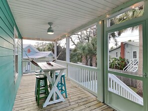 屋外ダイニングエリア