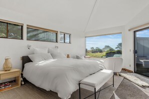 2 bedrooms, desk, free WiFi, bed sheets - Moorings: 2  BR, 2  BA House in The Sea Ranch, Sleeps 6 (The Sea Ranch)