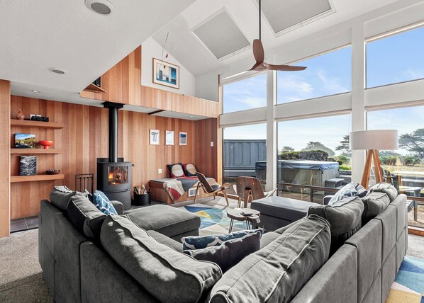 Smart TV, stereo, offices - Moorings: 2  BR, 2  BA House in The Sea Ranch, Sleeps 6 (The Sea Ranch)