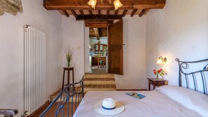 5 Schlafzimmer, Bügeleisen/Bügelbrett, kostenloses WLAN, Bettwäsche