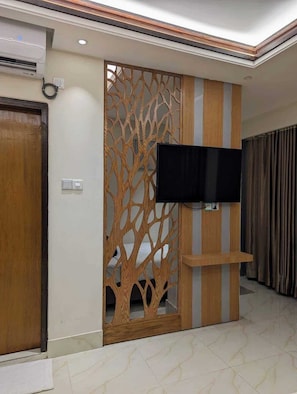 Standard Suite, City View | In-room safe, desk, free WiFi - Hotel Royal Bengal Dhaka (Dhaka)