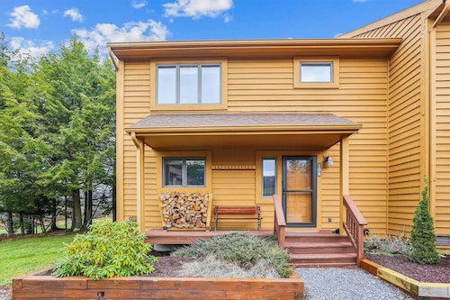 The Mountain House: 3  BR, 3  BA Condominium in Canaan Valley, Sleeps 6