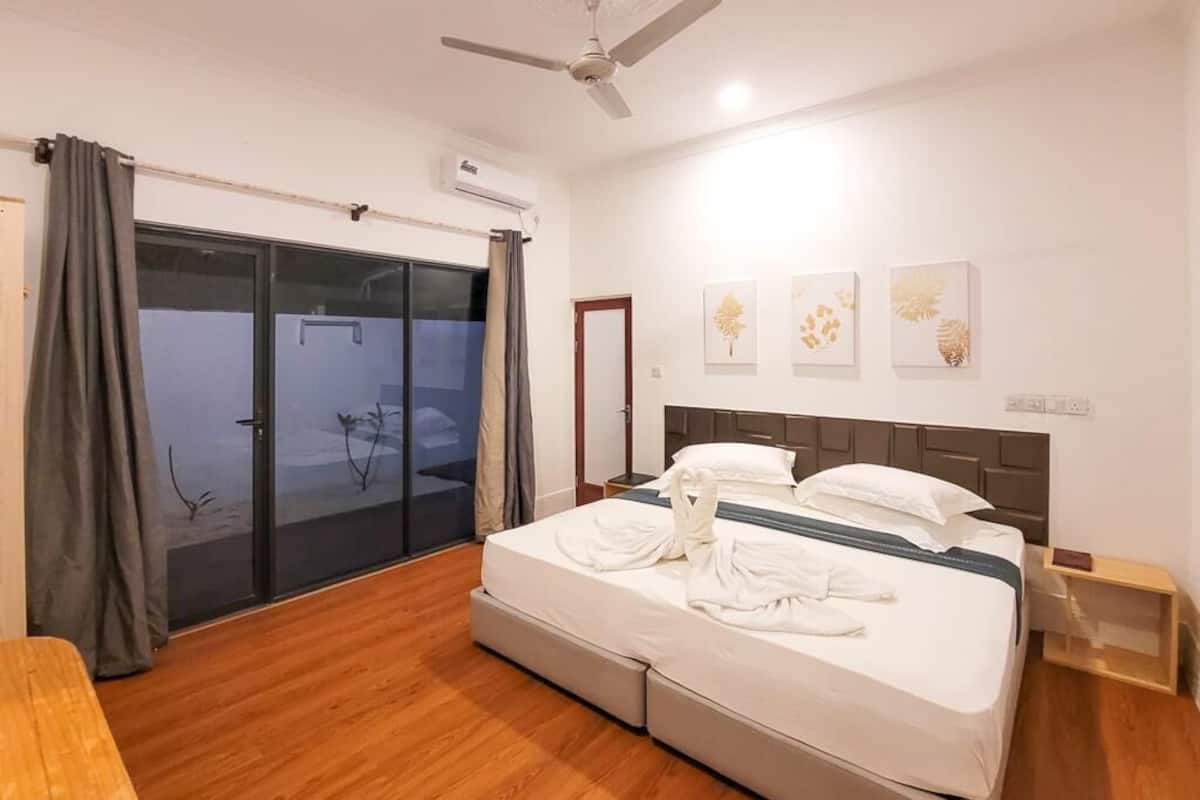 In-room safe, iron/ironing board, free WiFi
