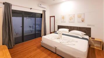 In-room safe, iron/ironing board, free WiFi