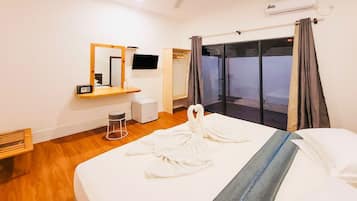 Deluxe Double or Twin Room, Balcony, Garden View | In-room safe, iron/ironing board, free WiFi