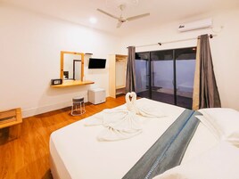 Deluxe Double or Twin Room, Balcony, Garden View | In-room safe, iron/ironing board, free WiFi