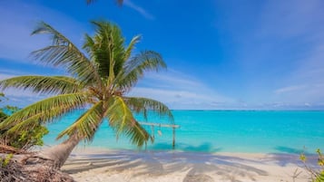 Privéstrand vlakbij, wit zand