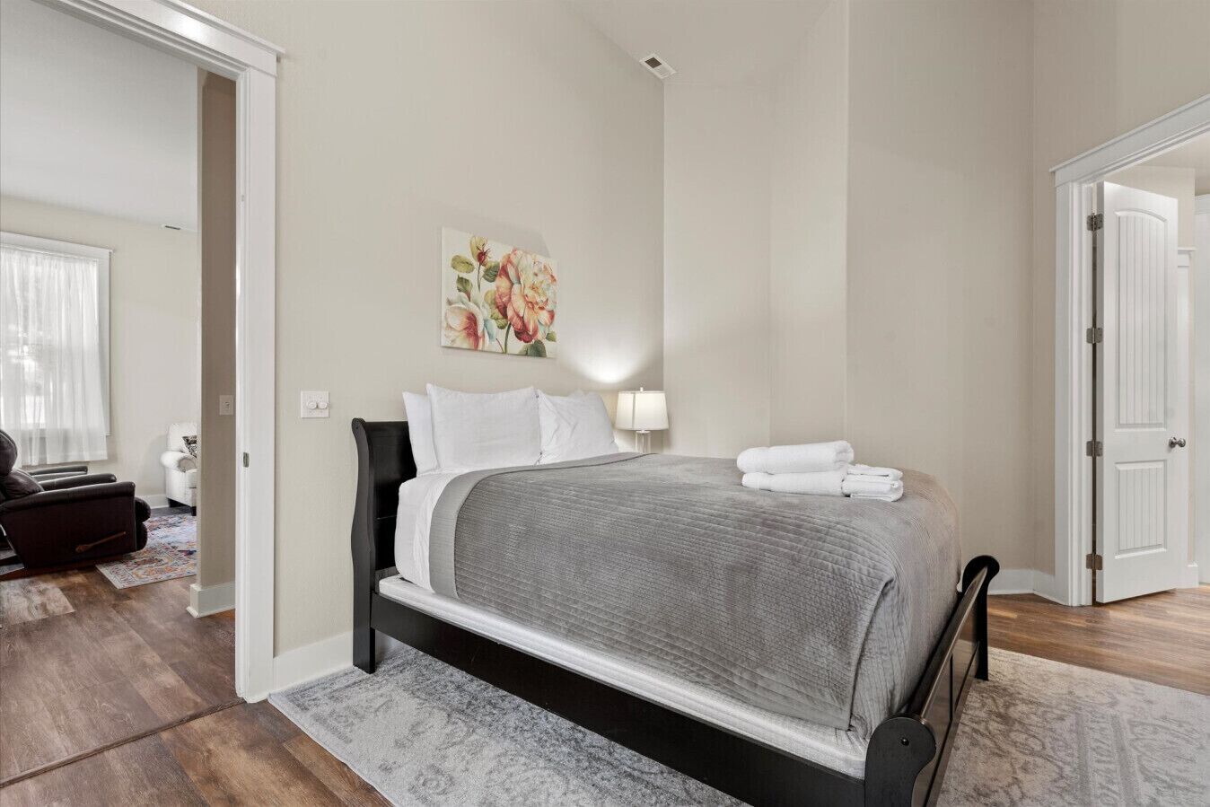 4 soveværelser, skrivebord, strygejern/strygebræt, weekendseng